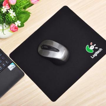 Miếng lót chuột Logitech khổ cơ bản