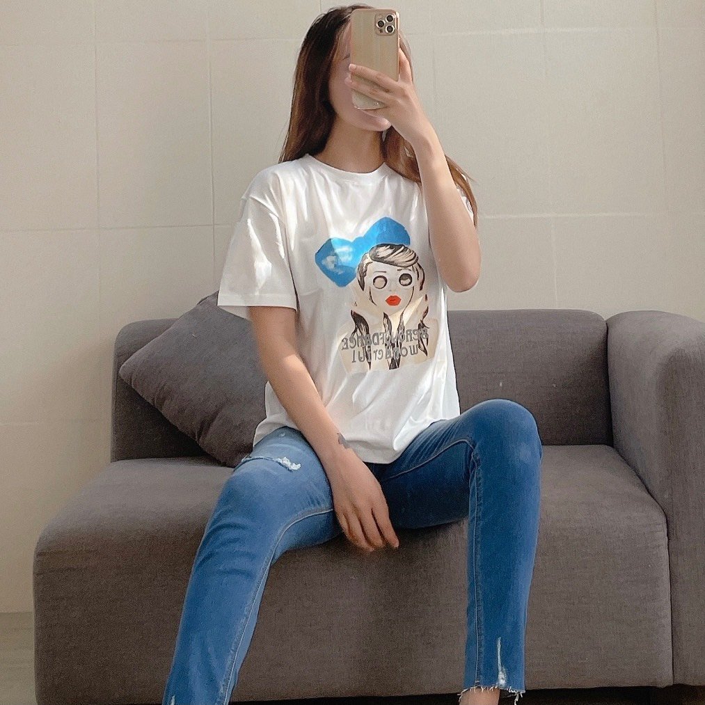 Áo ZARA hình cô gái khuyên tai và cài nơ
