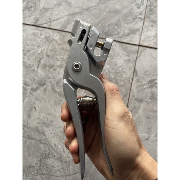 Kìm bấm lỗ tai lỗ tròn heo đeo khuyên - kìm bấm lỗ tai heo