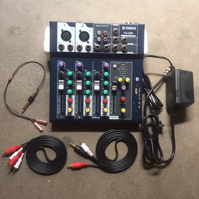 Bàn trôn âm thanh mixer f4 bluetooht đời đầu bh 6 tháng