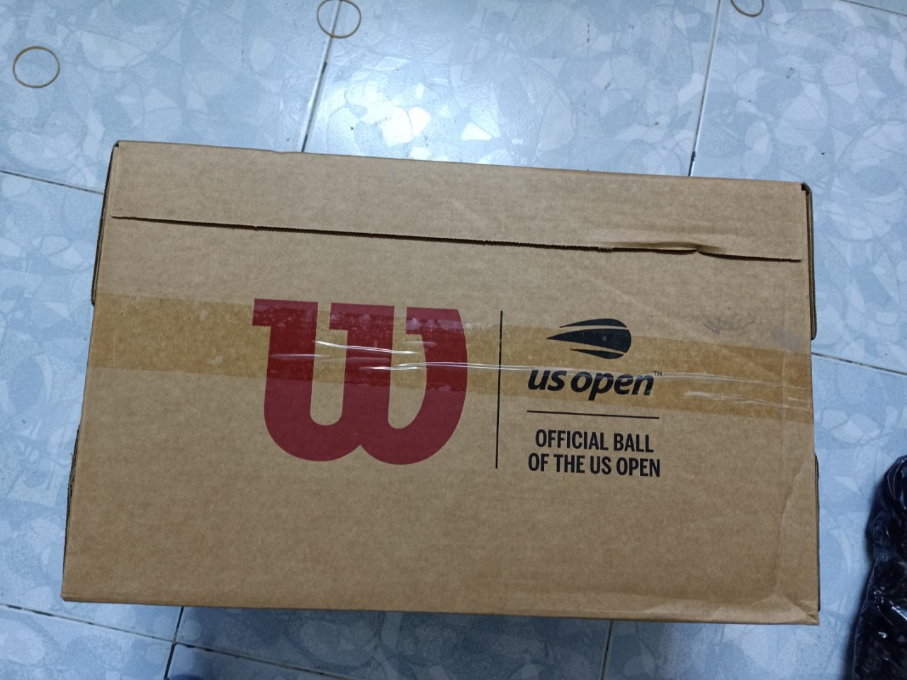1 thùng banh tenis wilson đen 4 giá tốt tại solsport = 18 cây 1 thùng