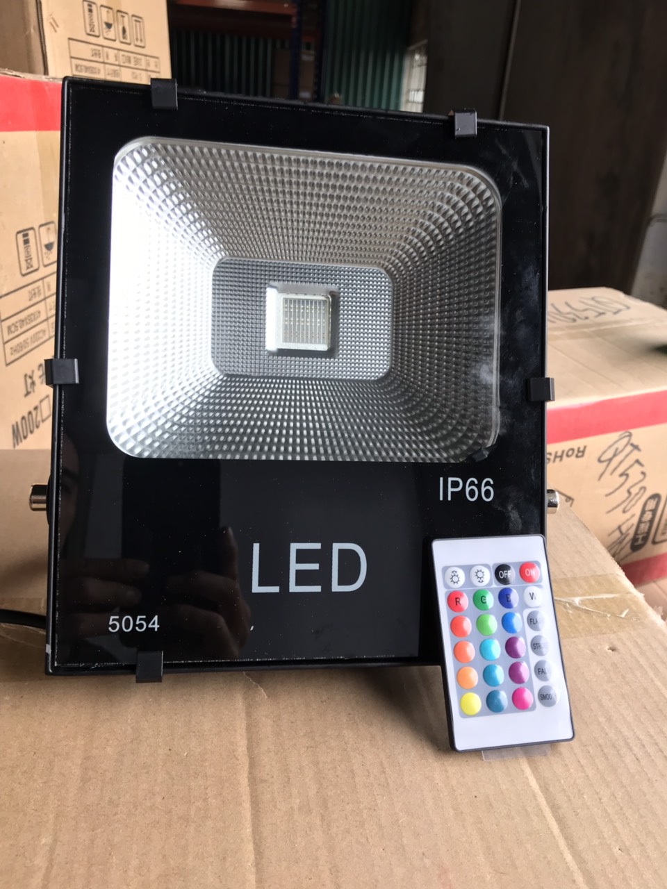 Đèn pha led 50w đổi màu rbg ngoài trời