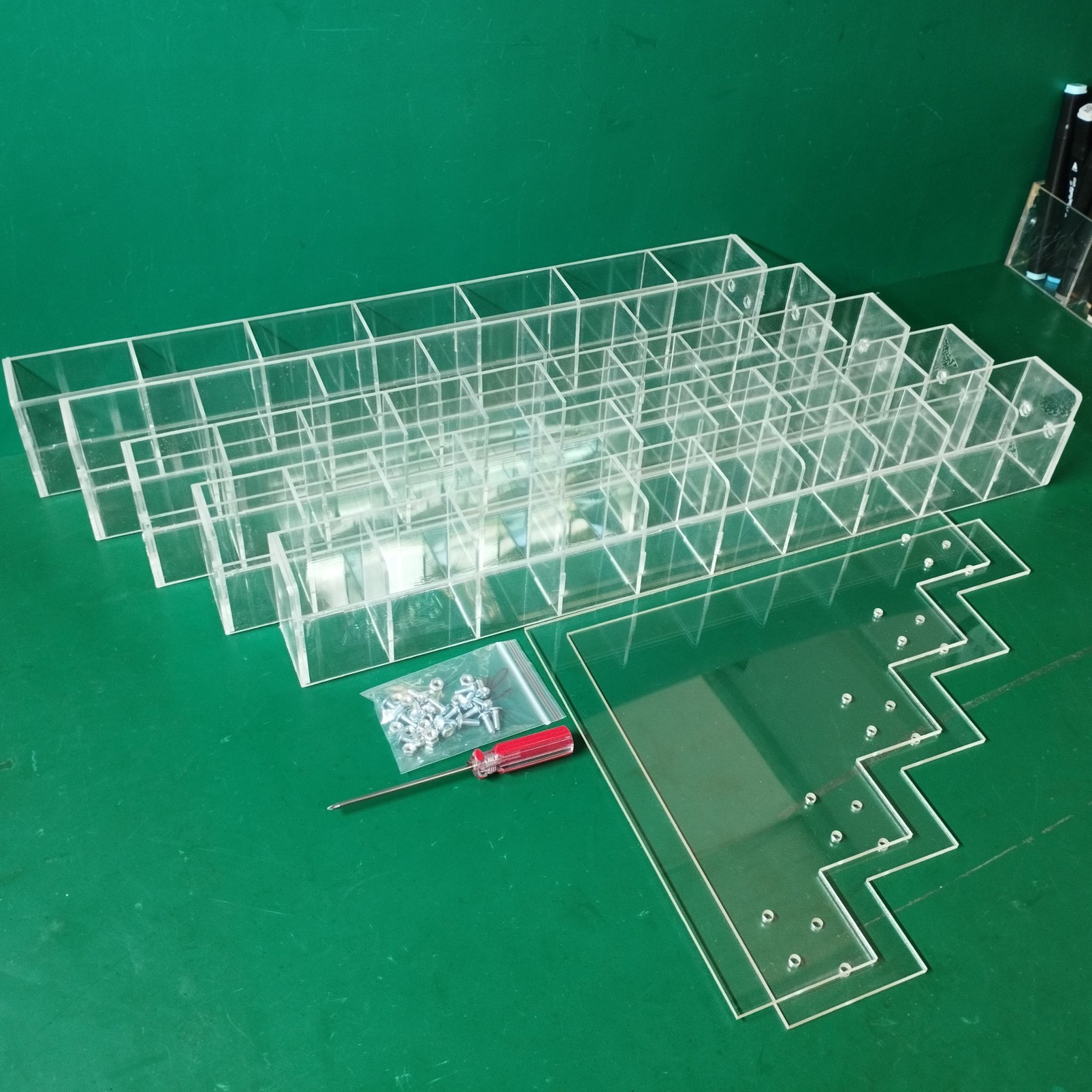 Kệ đựng bút viết - Kệ trưng bày bút viết bằng mica size lớn 50 ô