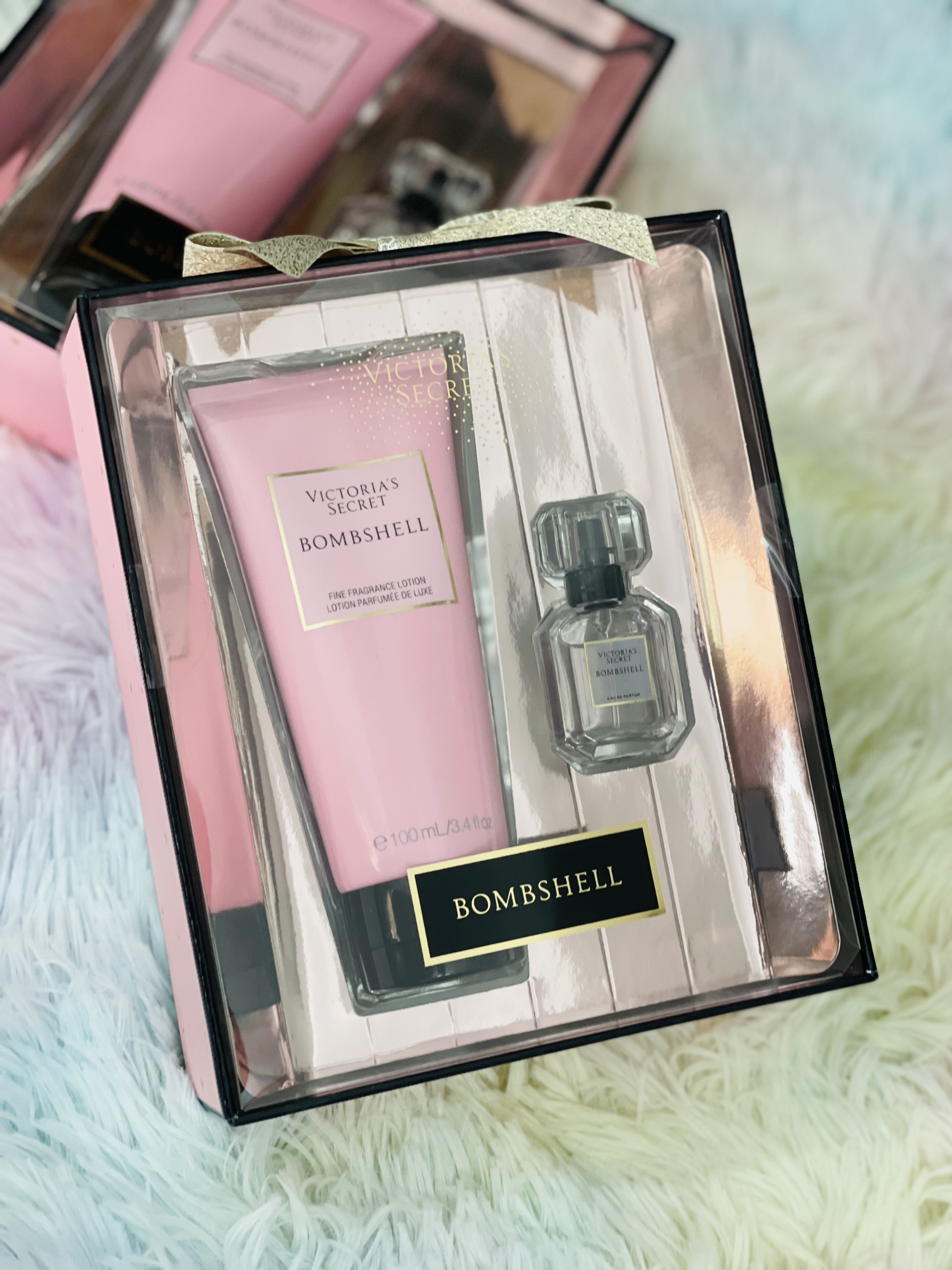 Set nước hoa và lotion Victoria's Secret Bombshell Holiday 2021