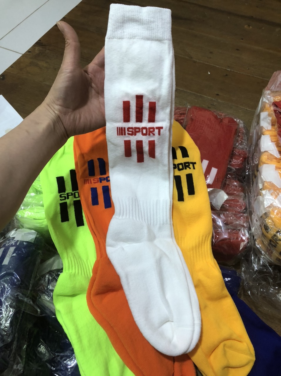  Combo 2 Đôi  1 Màu Tất Đá Bóng Đá Banh - Loại Dài  Trẻ Em và Người Lớn  