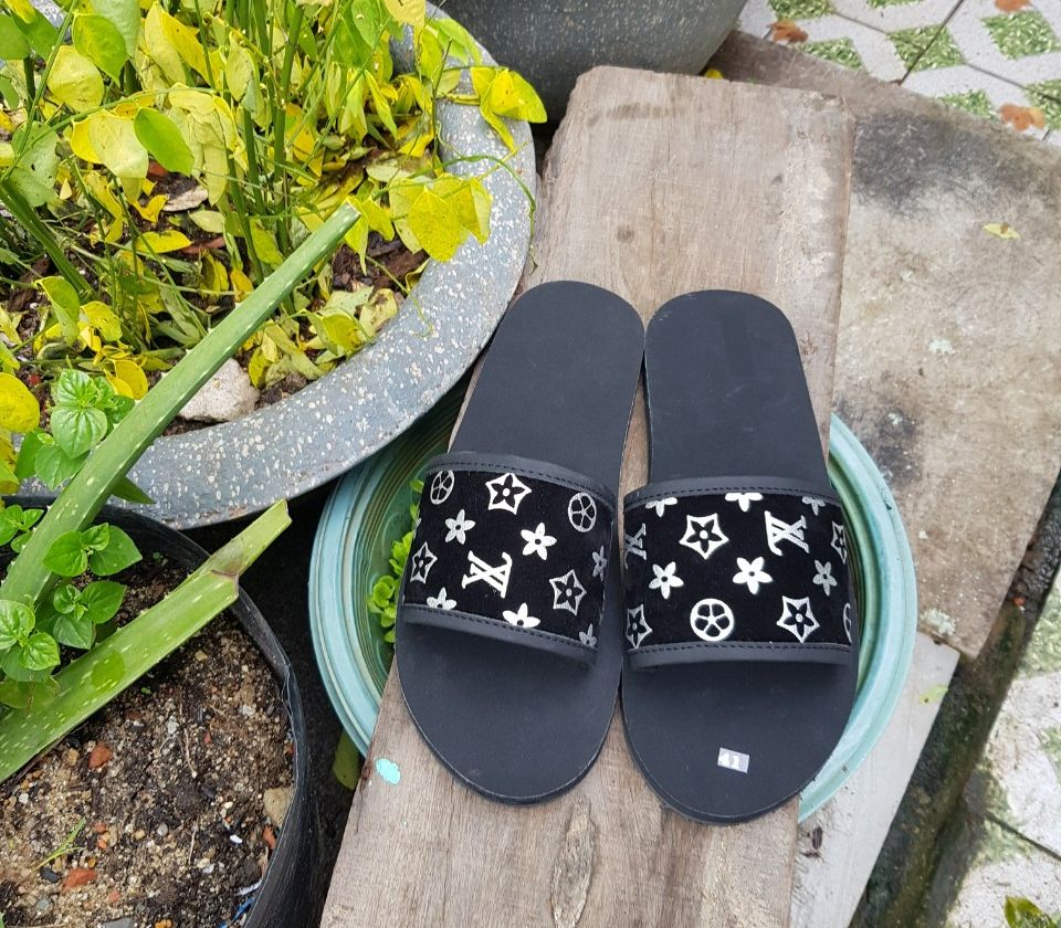 [FREESHIP + HOÀN TIỀN 50K] Dép quai ngang nữ và nam ( đế đen quai vl viền đen ) size từ 34 đến 44