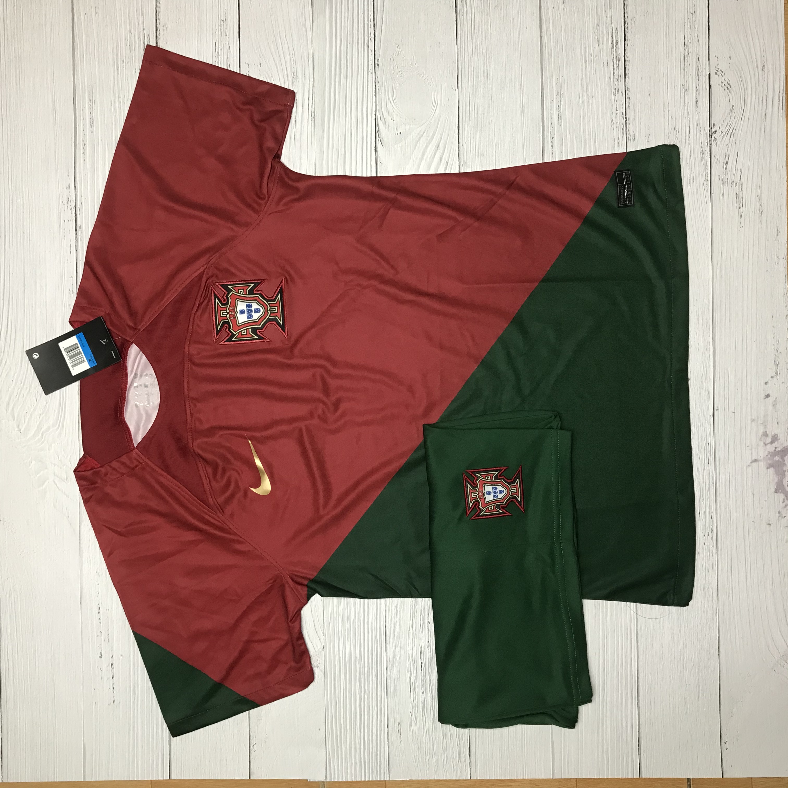 Áo Bóng Đá ĐỘI TUYỂN BÔ ĐÀO NHA-MẪU CHUẨN WC-VAI GAI THÁI CAO CẤP