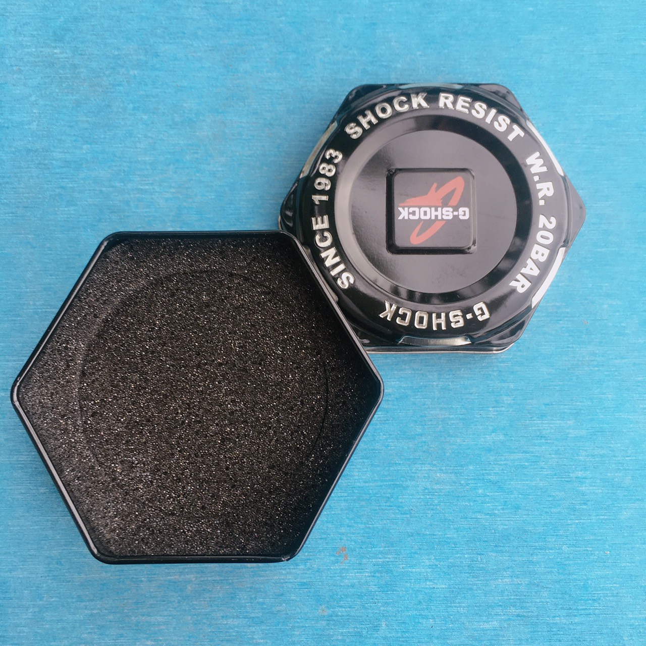 Hộp thiếc lục giác đồng hồ G-SHOCK