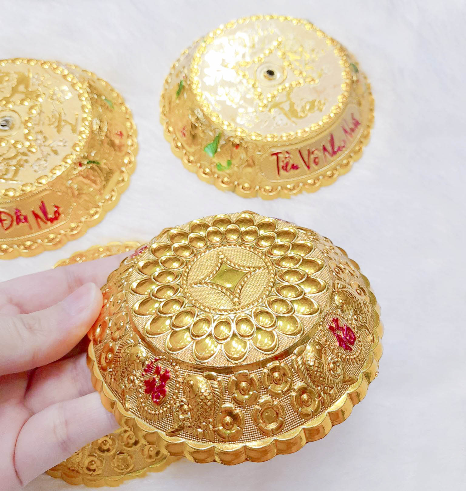 Chậu hoa hình thỏi vàng làm cây cành vàng lá ngọc Đế vàng bông tỏi làm cây kim tiền