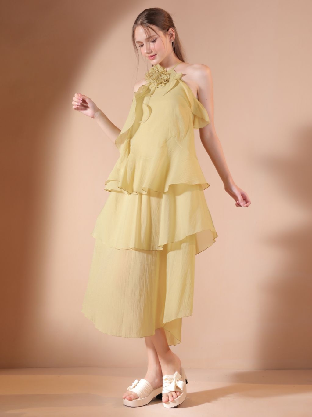 ELPIS - Đầm tơ dài dáng A cổ yếm kết hoa thủ công SP23D97