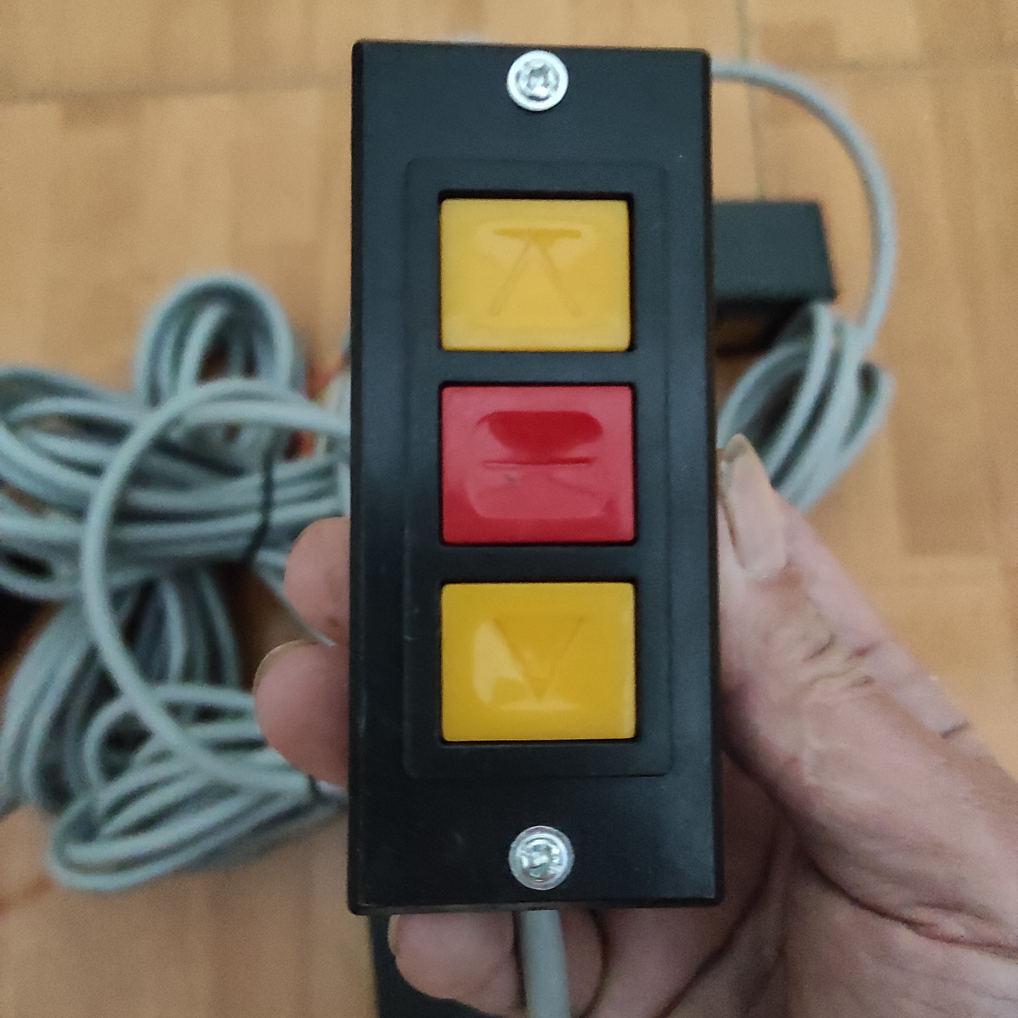 Công tắc âm tường có dây 3m cho mô tơ ac 220v-yh