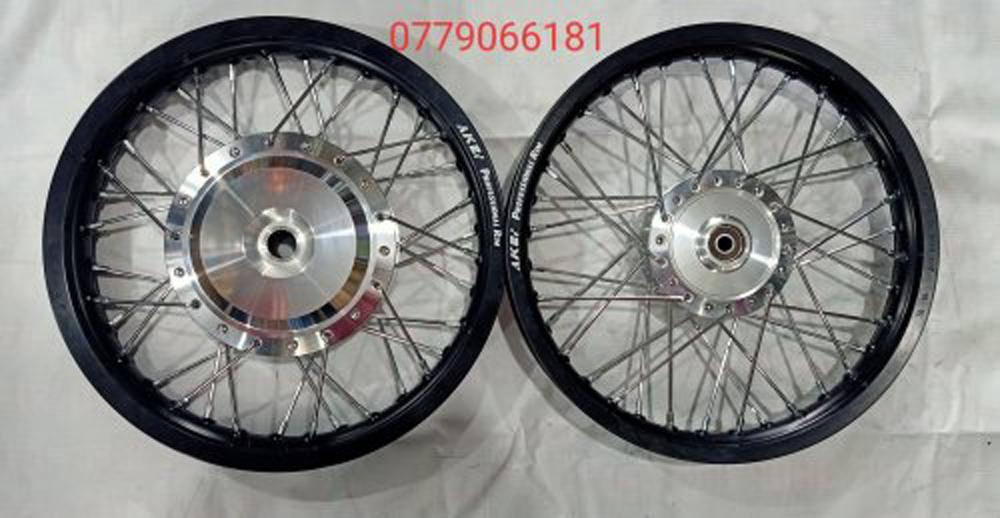 BÁNH CĂM VARIO CLICK THÁI VISION MIO LUVIAS AIRBLADE NOVO NIỀNG NHÔM 14 AKEI ĐEN NHẬP KHẨU ĐÙM MẠ CROM GẮN VỪA KHÔNG CHẾ