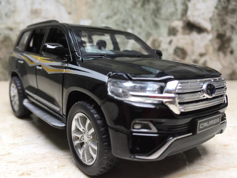 [HCM]Mô hình xe TOYOTA  Land Cruiser 2018 1:32