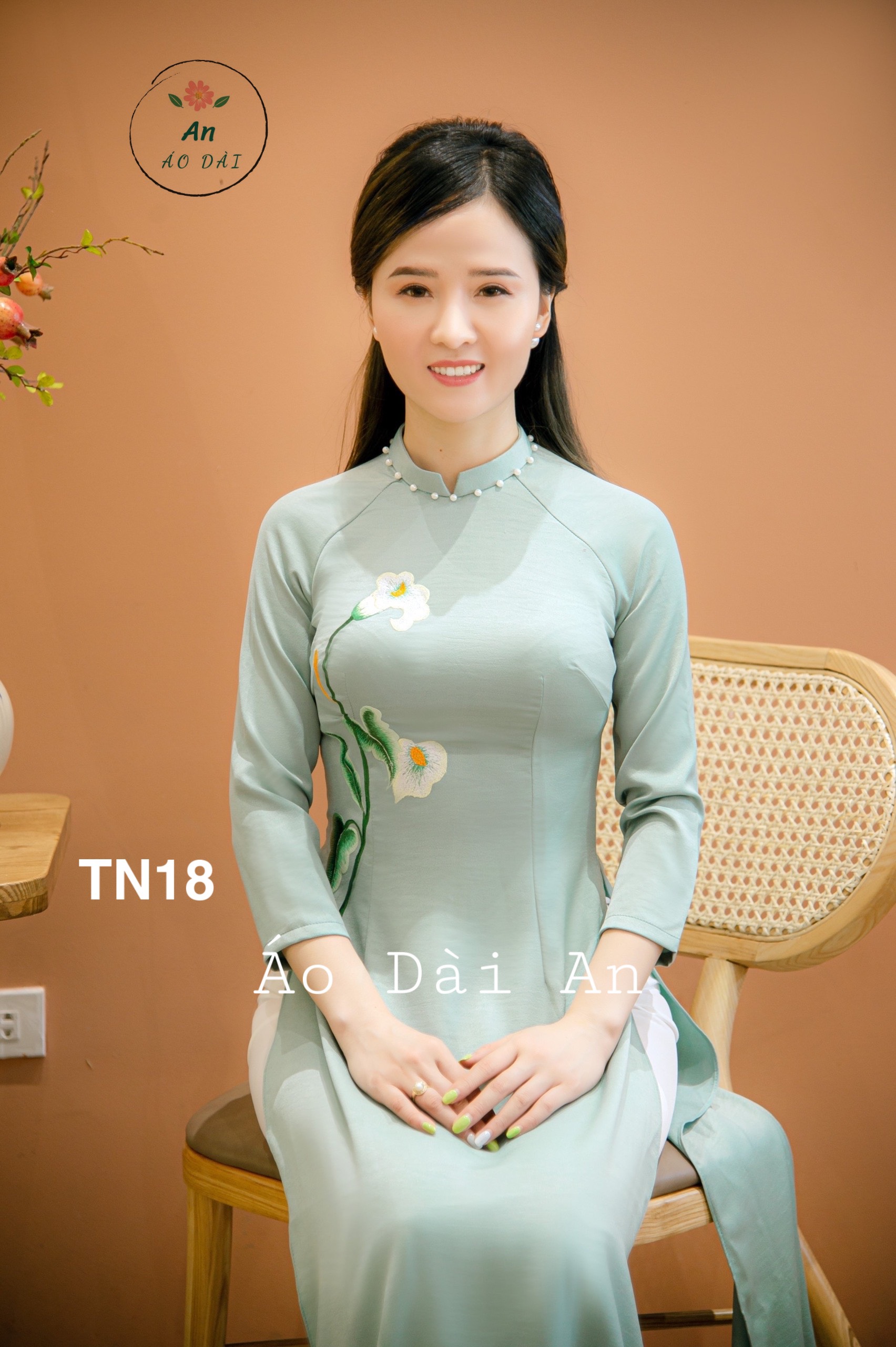 Áo Dài An-Áo dài truyền thống thêu hoa loa kèn  -  TN18