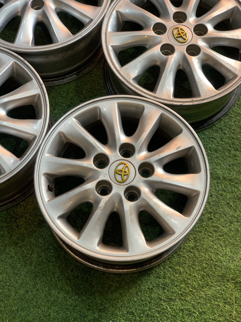 Mâm Zin Innova 2013 giá thanh lí cực tốt size 15 inch