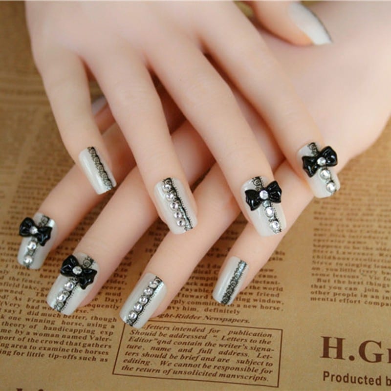 Bộ 24 Móng Tay Giả Viền  Đính Nơ Đen Đá (kèm keo+dũa) Xinh Xắn