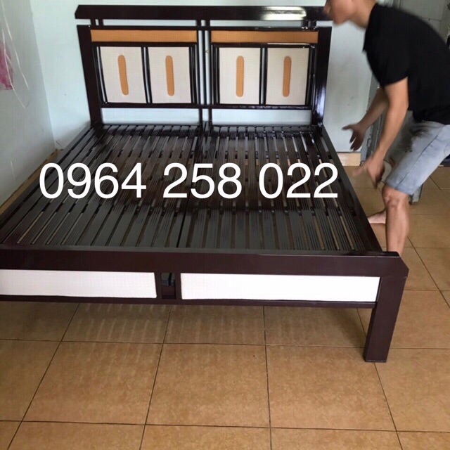 Giường sắt hộp 4-8 ngang 1,8m dài 2m