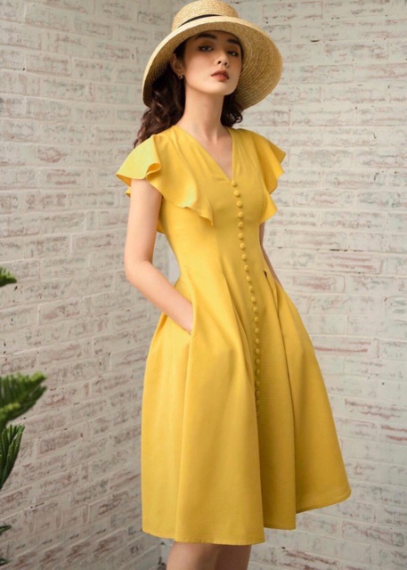 Đầm vàng nút bọc, tay cánh tiên ms133