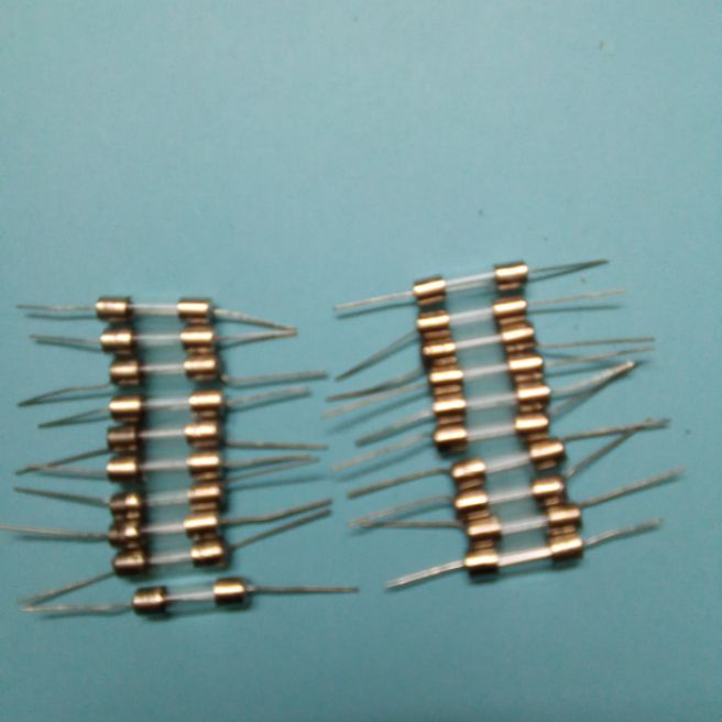 20 Cầu chì thủy tinh 15A 250V 6x30mm hàn chân