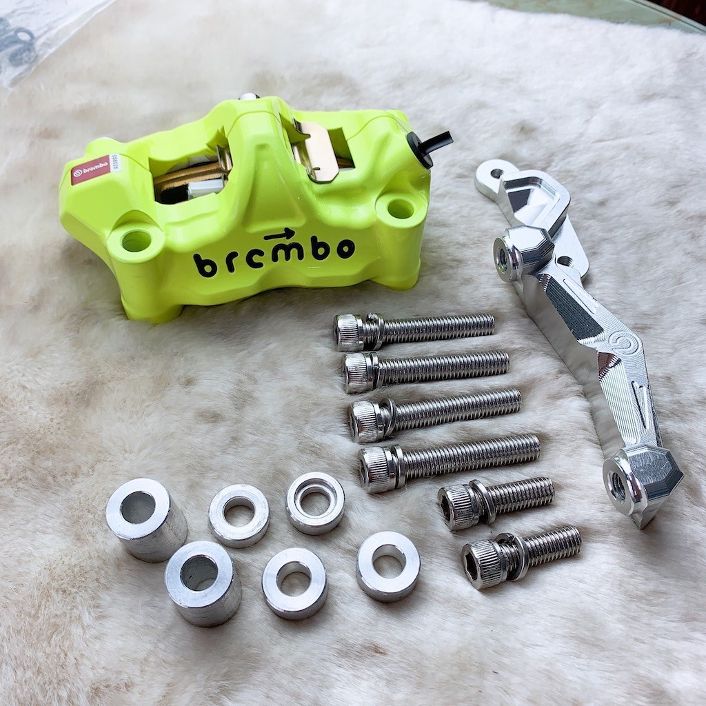 Heo dầu trước brembo 4pis đối xứng gắn cho xe raider/satria + pát cnc gắn như zin ,