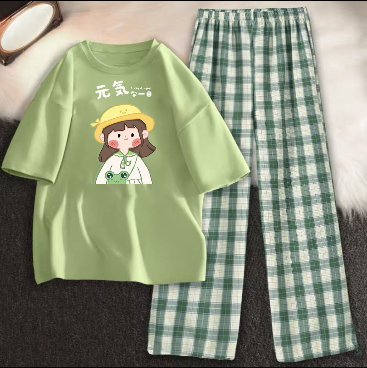 Sét Áo thun Cô bé mũ vàng+ quần karo nhiều màu, Áo phông from rộng, chất vải mát, thiết kế phong cách cá tính - MIMOSA