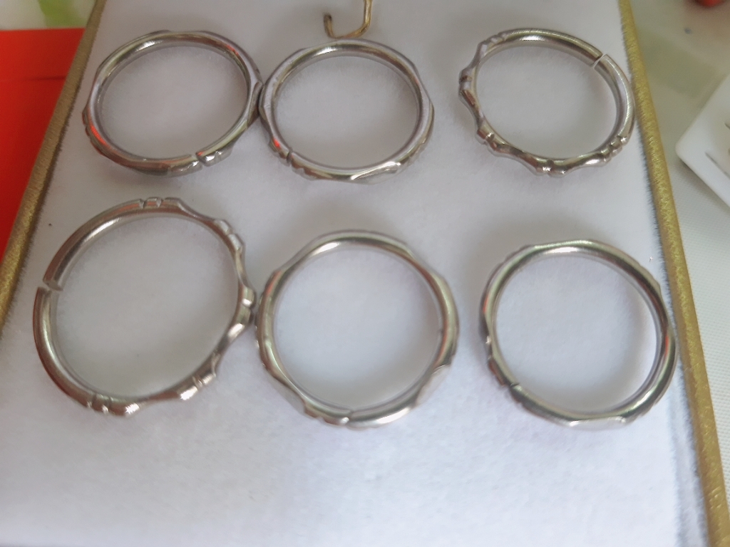 Nhẫn inox chạm