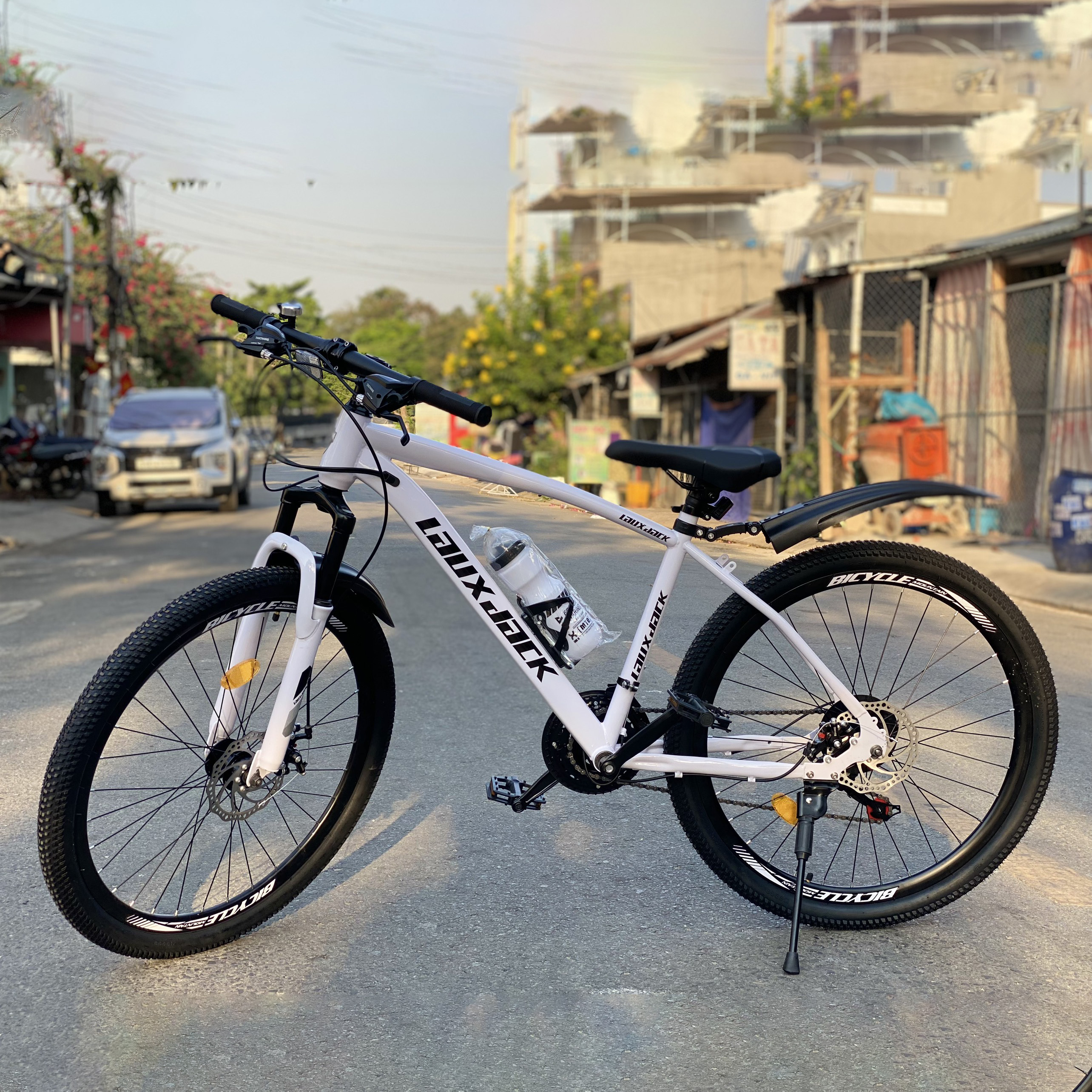Xe đạp thể thao Laux Jack danh cho người lớn, xe đạp địa hình nam nữa có giảm sốc, kèm chắn bùn, còi, đèn phản quang, bánh 26inch, 21 tốc độ