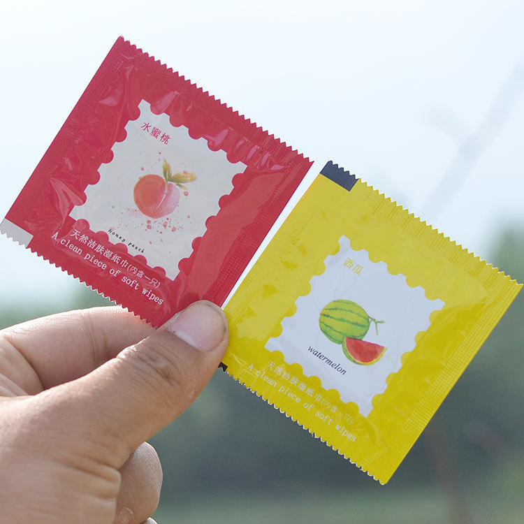[HCM][XẢ KHO] Khăn lau - Combo 10 khăn lau 1 lần hương trái cây tiện lợi - Khăn ướt sử dụng 1 lần - Khăn giấy ướt thấm hút tốt