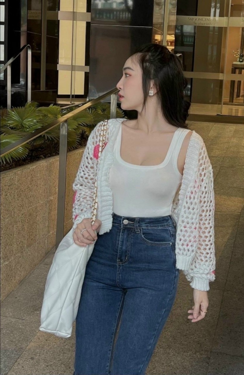 Áo khoác len nữ kiểu len lỗ form lửng họa tiết trái tim
