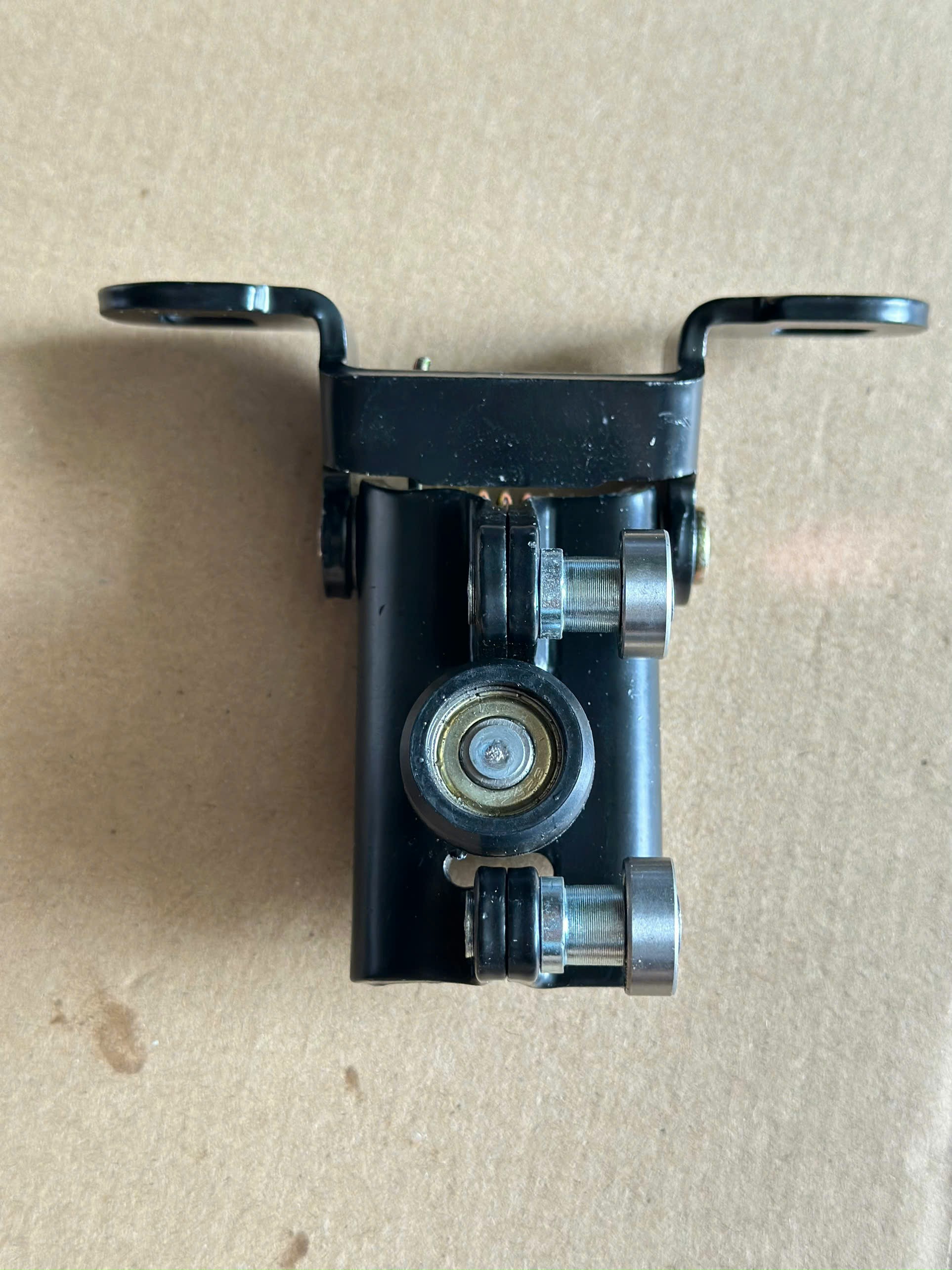 CỤM BÁT BẠC ĐẠN CỦA LÙA GIỮA FORD TRANSIT 2003-2023 BẠC NHỰA CHUẨN XỊN Giá 269,000 Đồng*Miễn phí vận chuyển