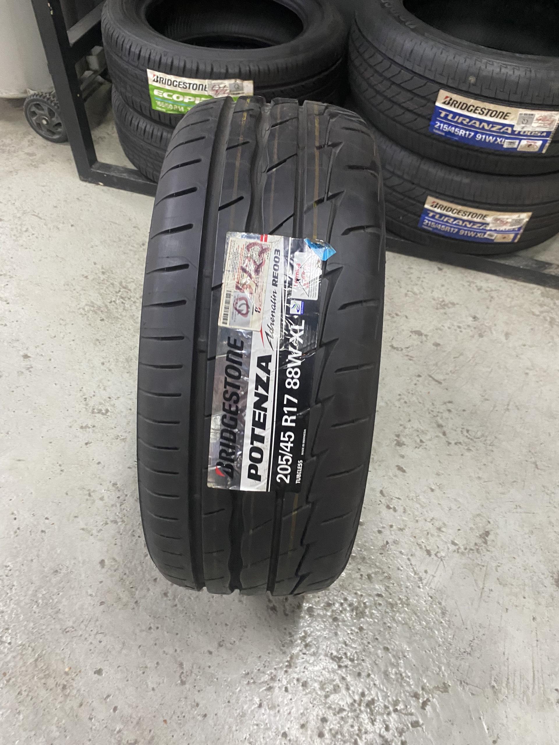 Lốp Xe Bridgestone 205/45R17 Potenza RE003