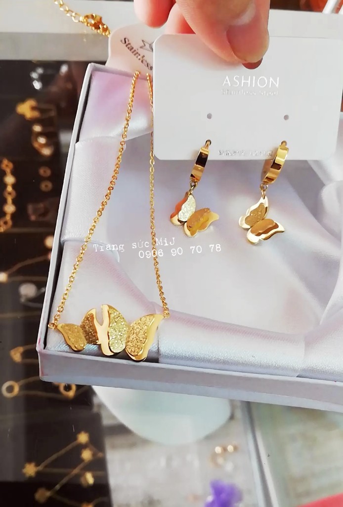 Dây chuyền + khoen tai titan bướm phun cát mạ vàng tươi