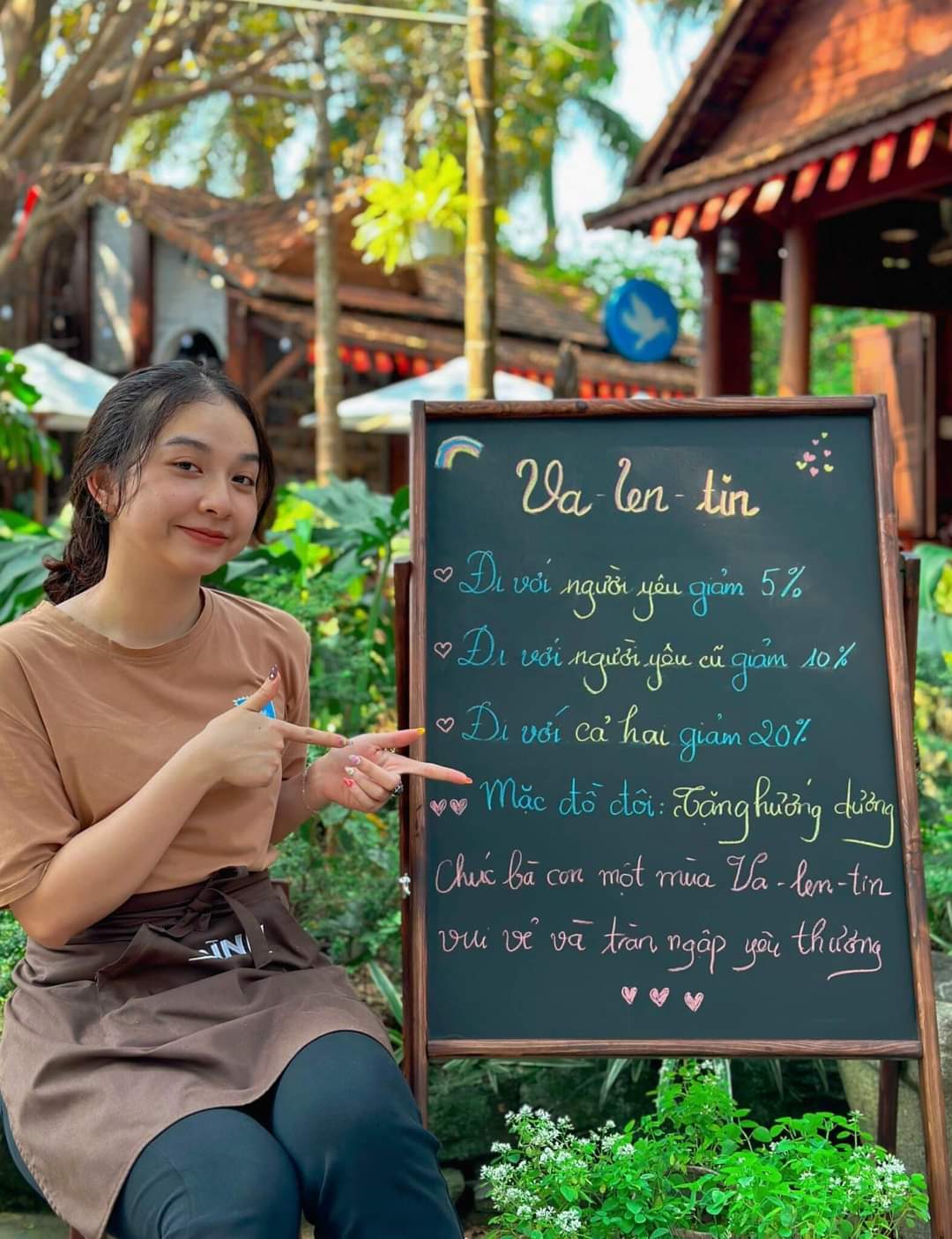 Bảng gỗ viết phấn 1 mặt  3 chân mã 03 LUXI Decor