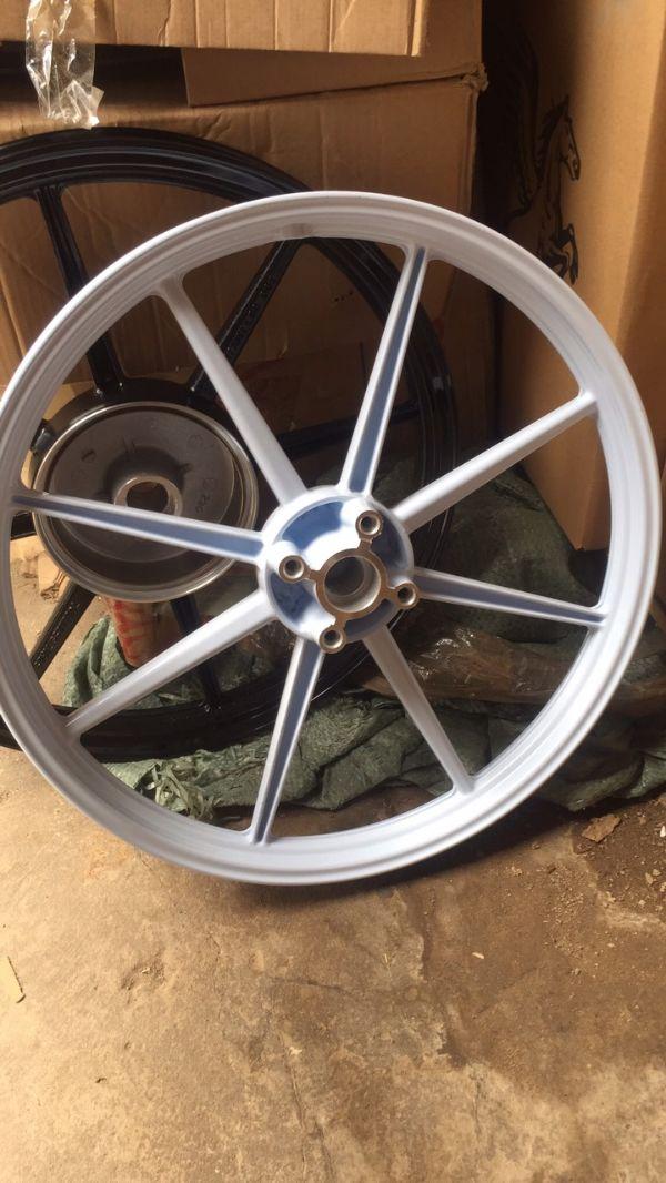 Bánh mâm 8 cây lăp các dòng xe ya exciter 2006 đến 2010 1 thắng dĩa trước thắng đùm phanh cơ sau lắp như zin không cần chế