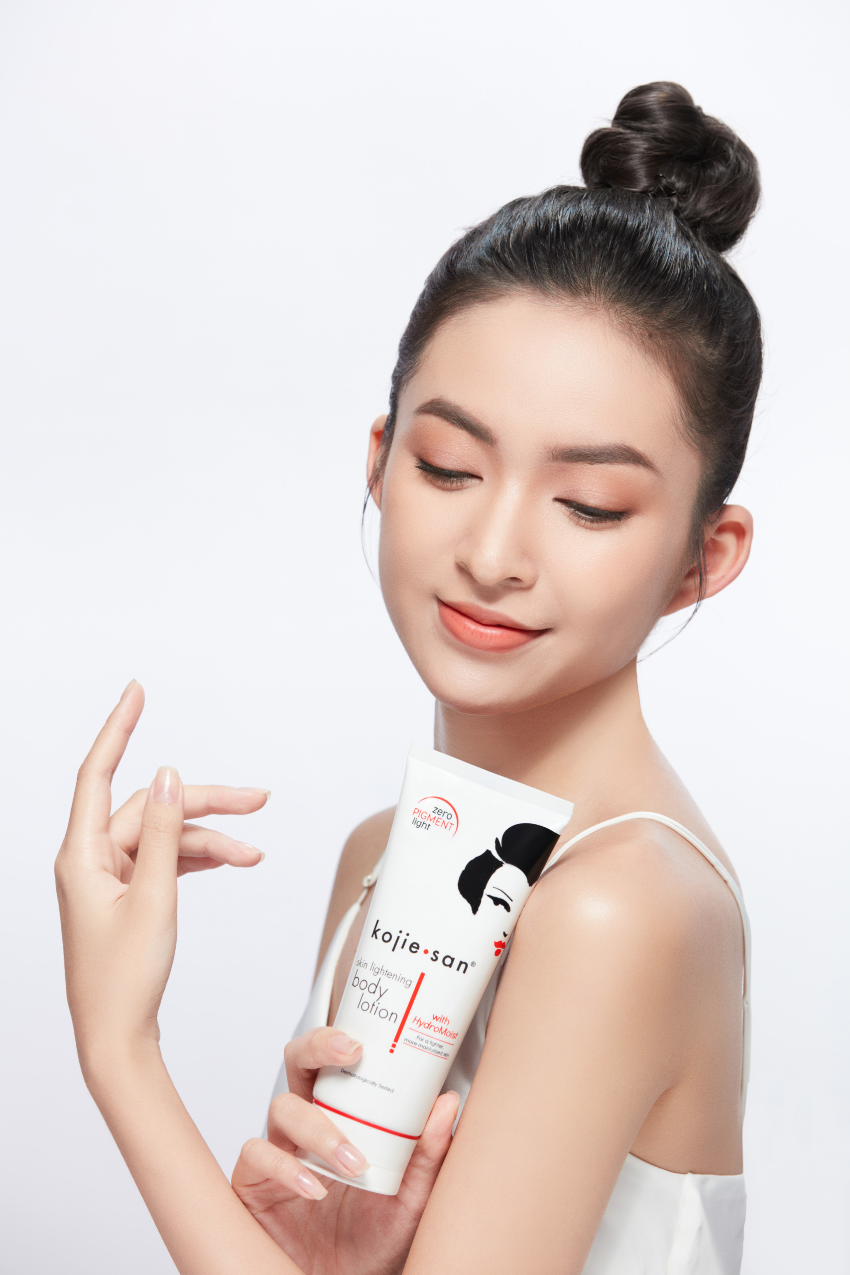Kem dưỡng thể Kojie San Lightening Body Lotion