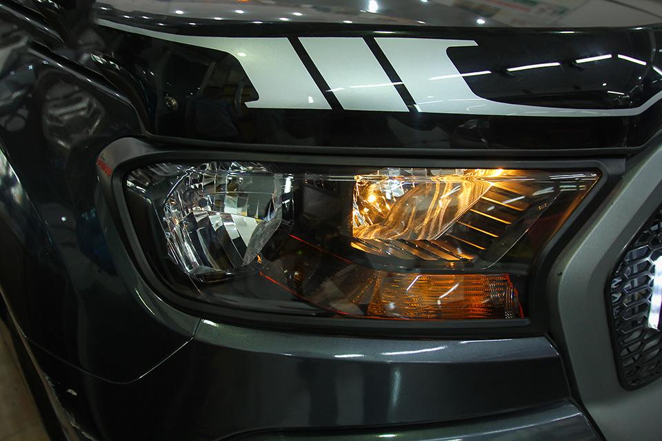 VIỀN TRANG TRÍ ĐÈN PHA MÀU ĐEN FORD RANGER 2015 - 2019