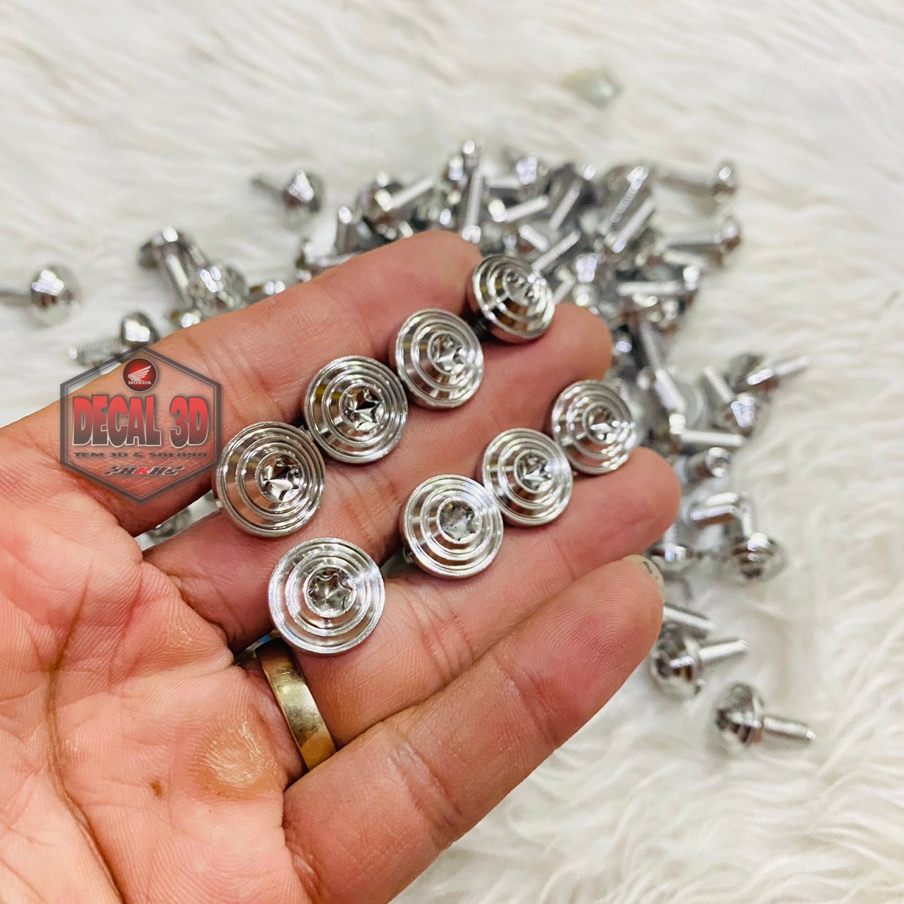 Ốc kiểu 6 ly gắn dàn áo xe máy siêu sáng