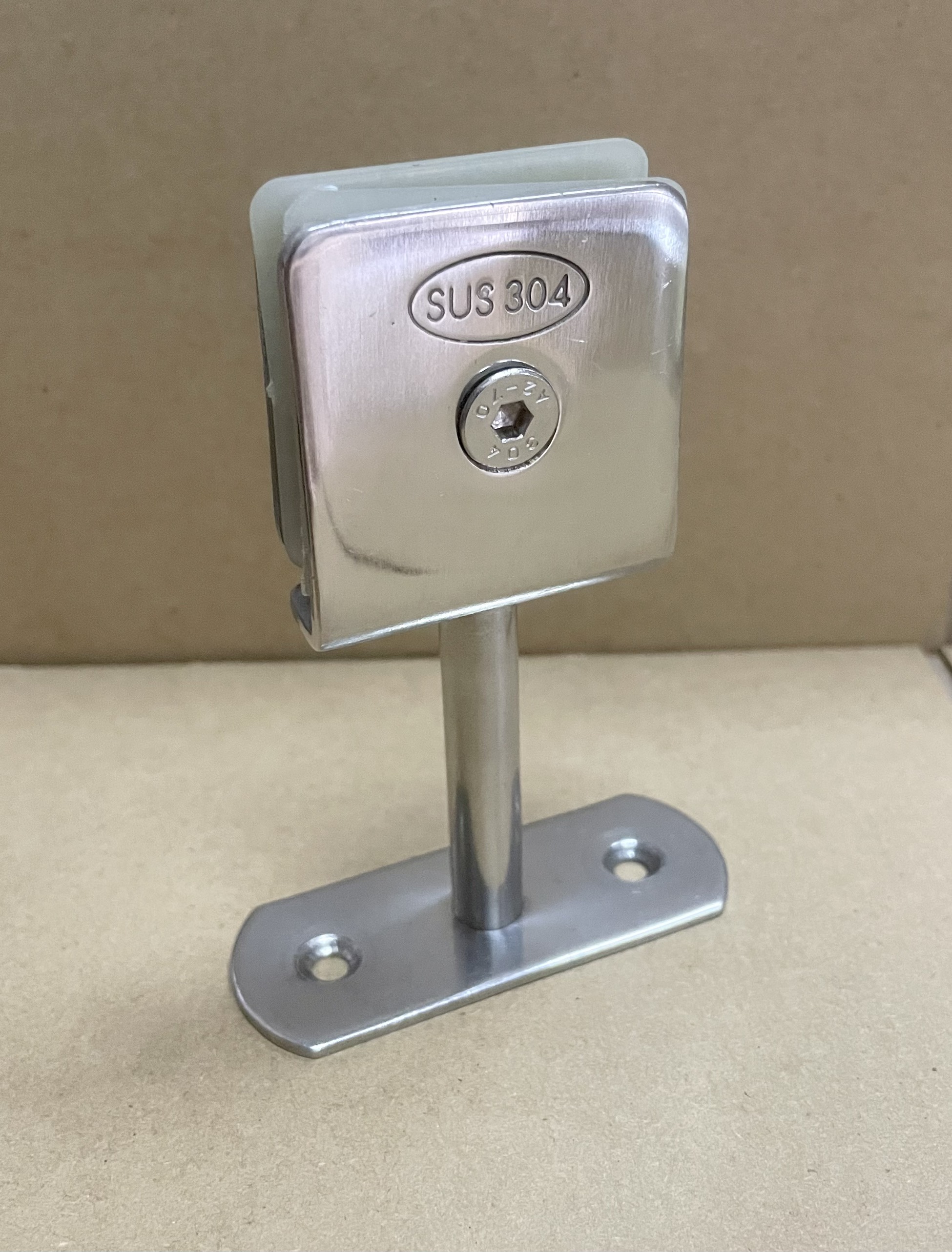 Tay kẹp kính trên - kẹp kính tay vịn inox Cầu thang & trụ lan can inox