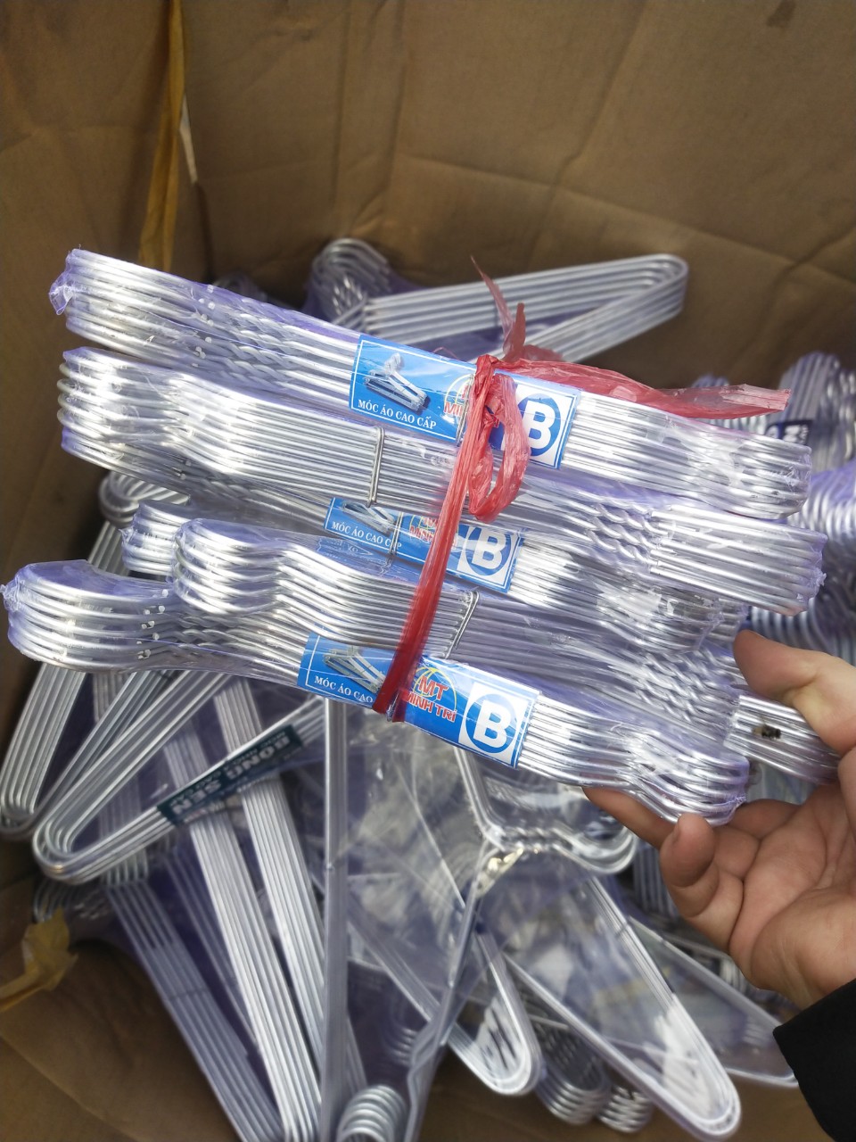 Sỉ 50 - 100 móc nhôm em bé sơ sinh và móc nhỡ