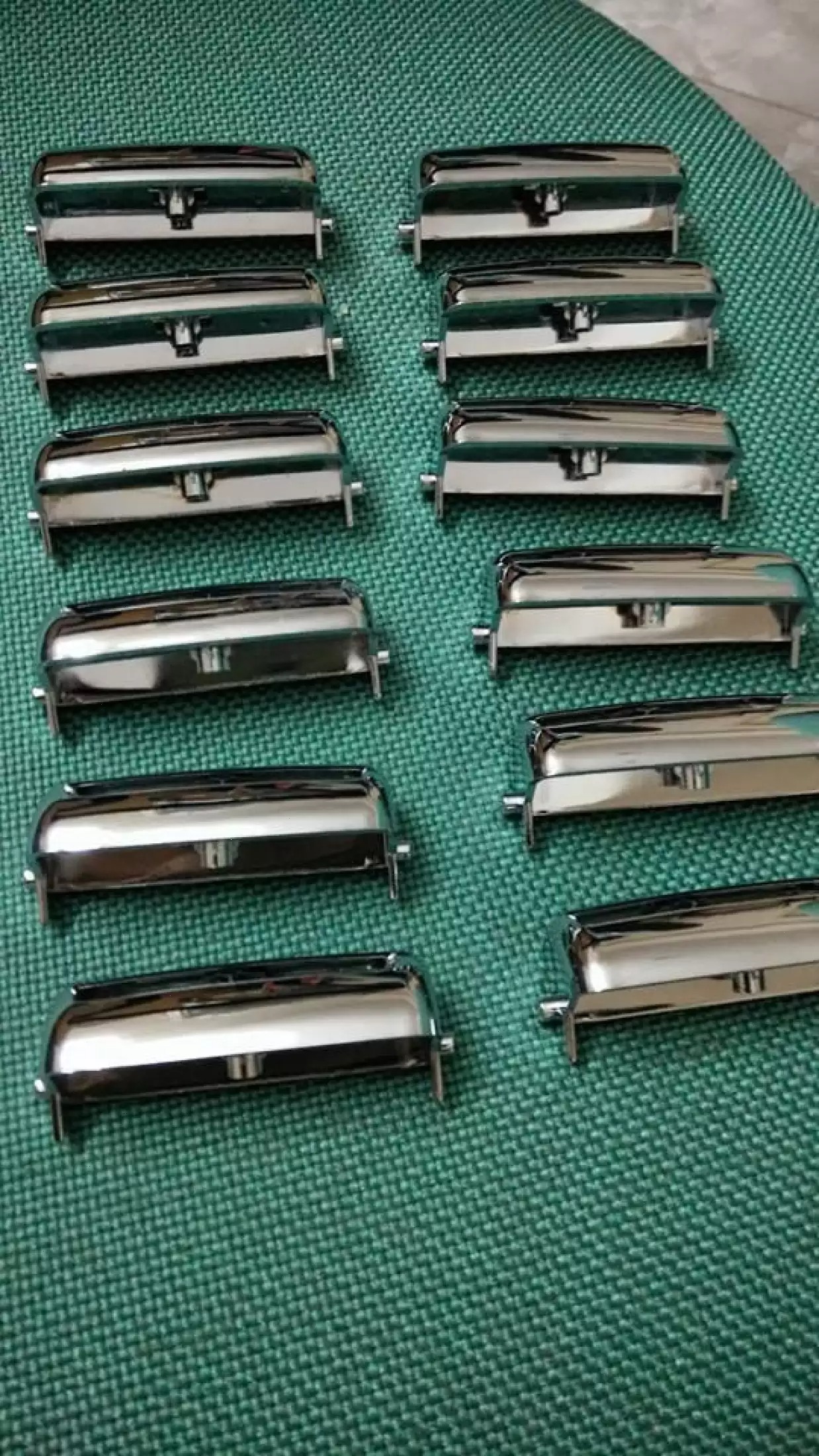 Lẫy khóa gài mở nắp Nồi cơm điện ToshibaModel RC-18NMF và RC-10MN