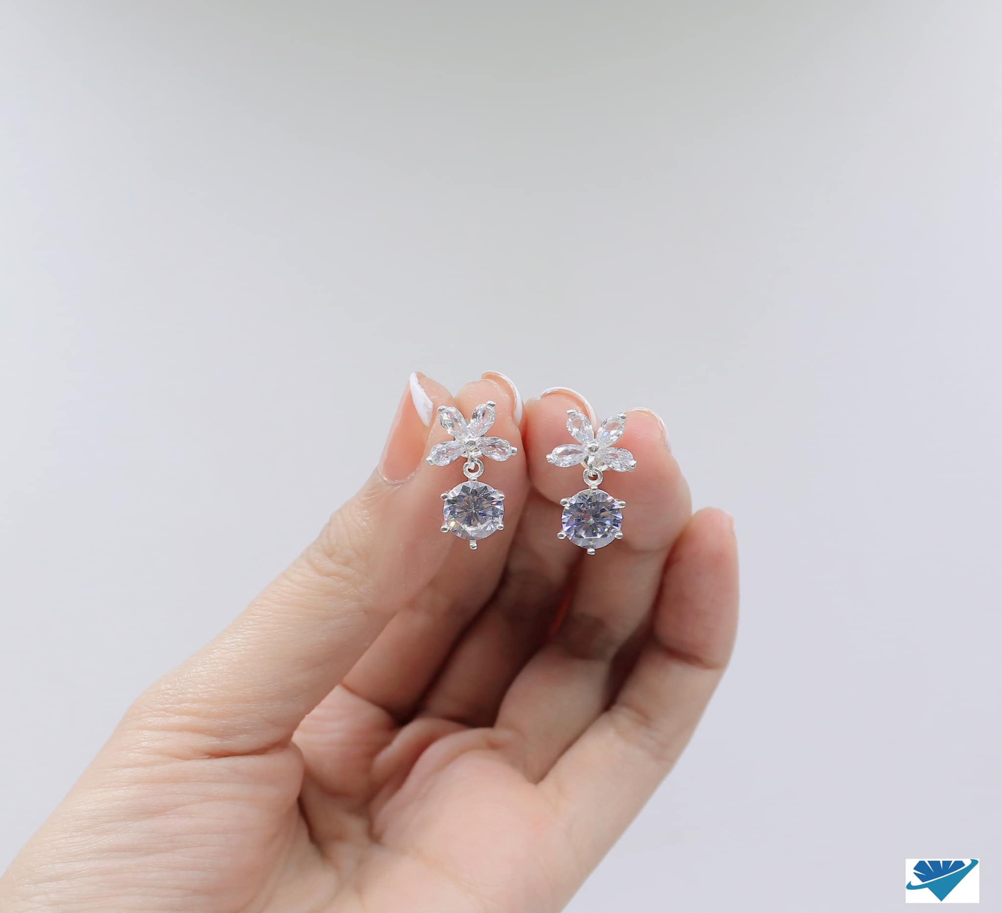 Bông tai hoa 4 cánh treo đá 6mm bạc cao cấp s99