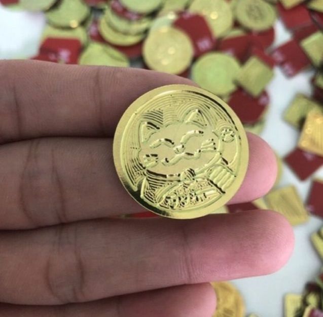 Tem titan mèo thần tài màu vàng miếng điện phân