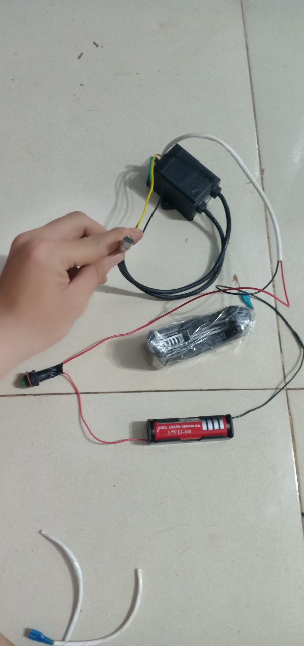 mavit 2 tia liên tục đã đấu nối sẵn pin hộp pin và công tắc