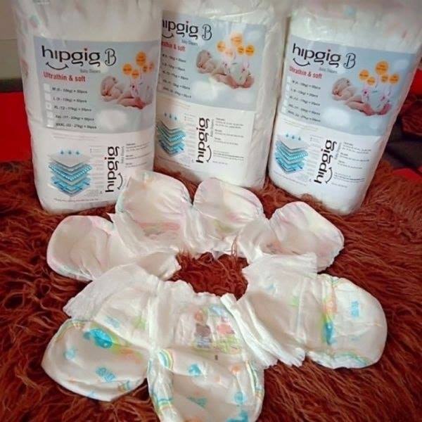 Combo 100 bỉm quần hipgig hàng xuất Nhật cao cấp, sản phẩm được làm từ chất liệu bông mềm mại giúp làn da mỏng manh của bé dễ chịu, không hằn đỏ
