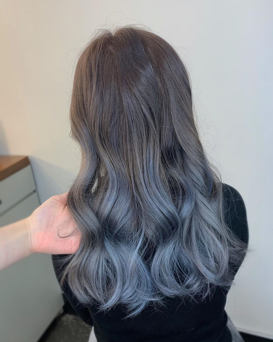 tóc đen ánh xanh để đi học  Blue ombre hair Dark blue hair dye Hair  styles
