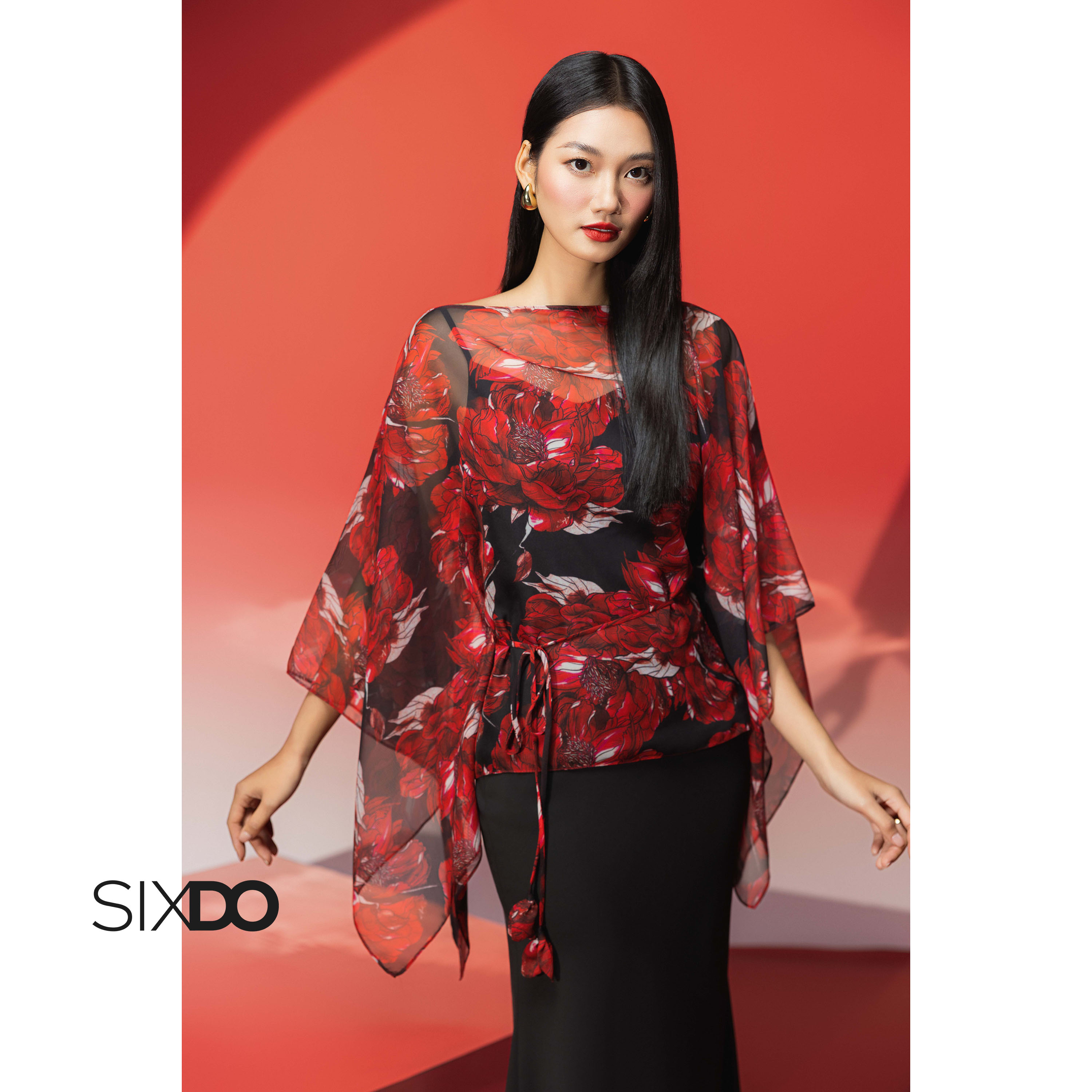 Áo voan nữ tay cánh dơi hoa mẫu đơn đỏ SIXDO (Black Peony Voile Blouse)