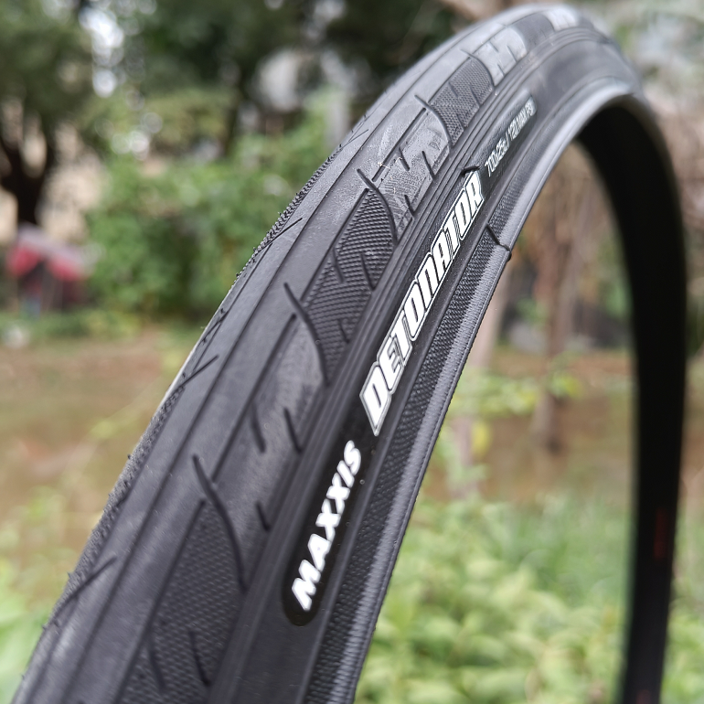 【COD Maxxis Lốp Xe Đạp 700x25c 28c Lốp Bay Chết Lốp Ngoài Đi Xe Đạp Đường Trường Lốp Dây Thép M203