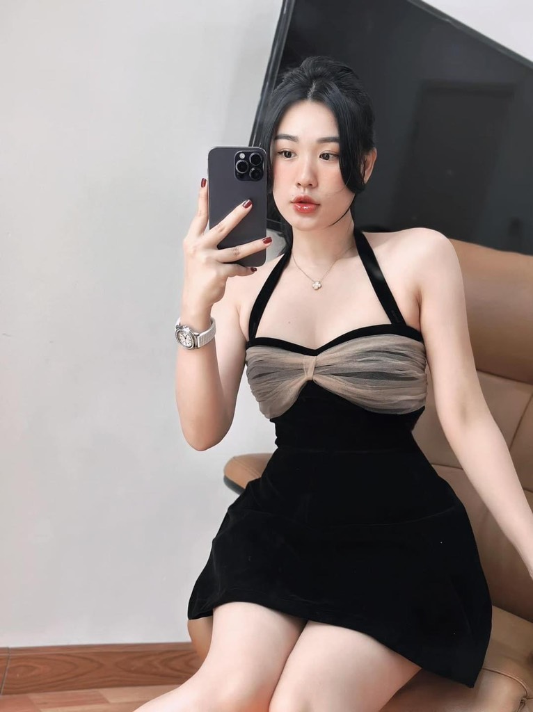 Đầm đen phối voan tơ nguc cr