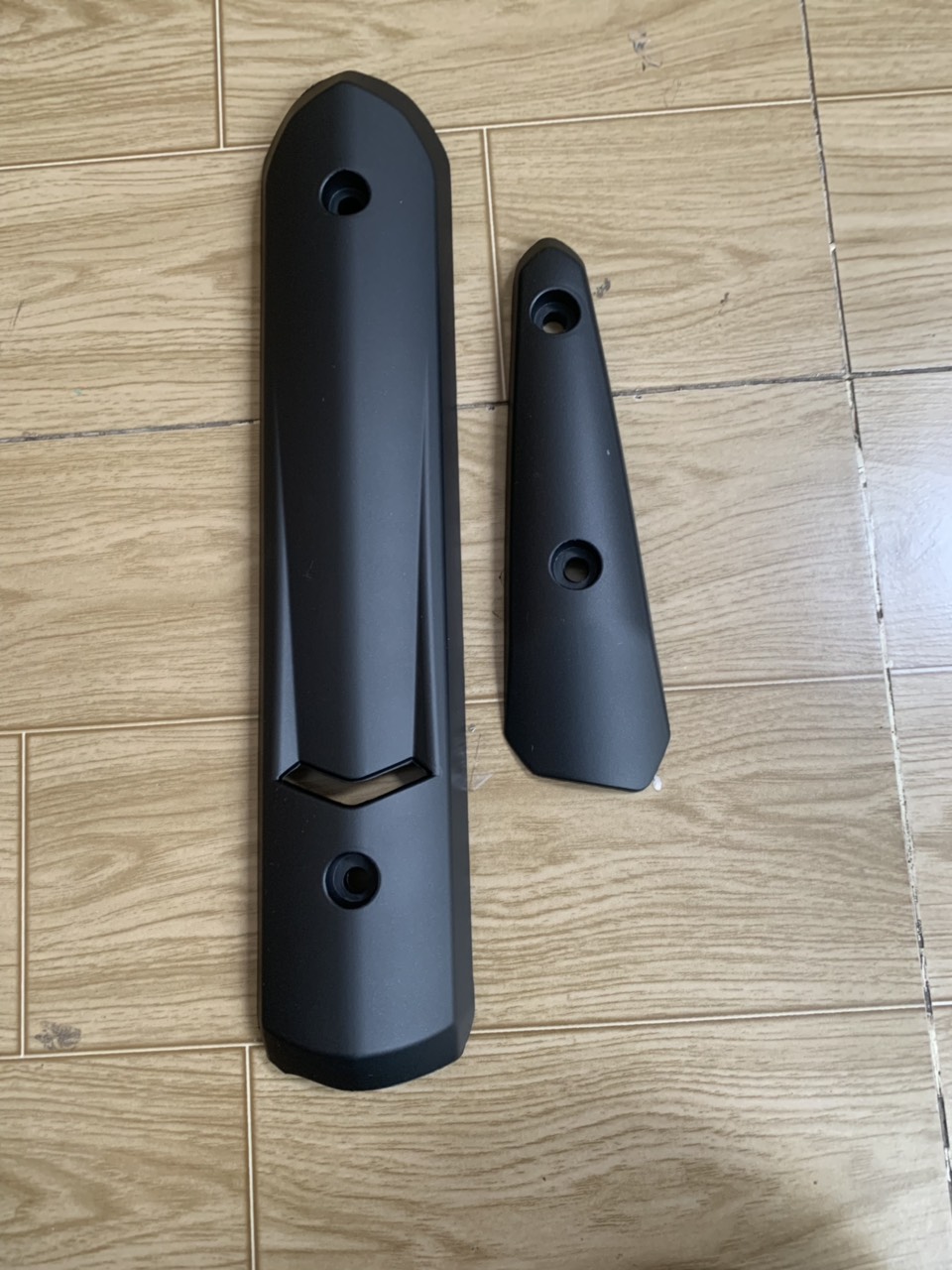 Ốp pô spark màu đen nhám không có tem