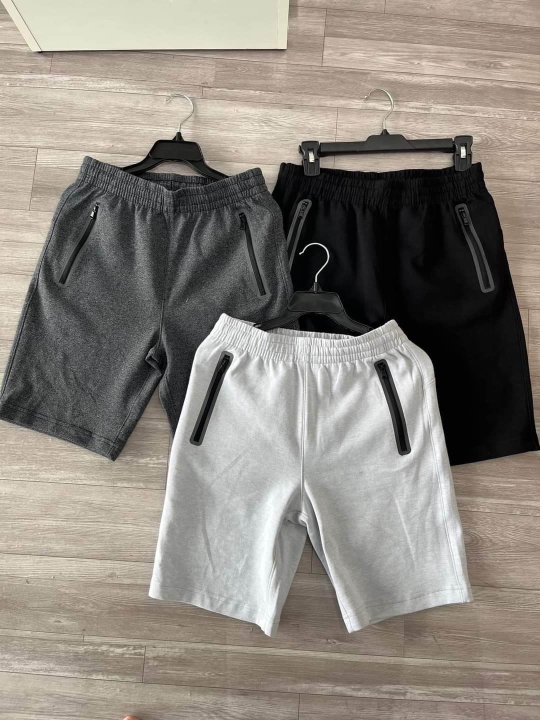 Quần short bé trai VNXK xịn, vải dày, mềm mịn, có dây kéo.
